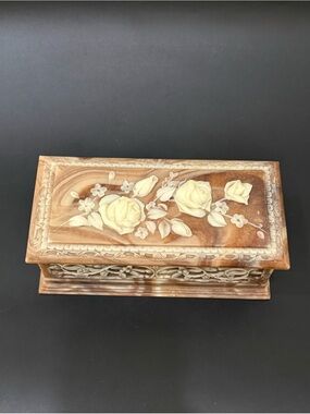 Vintage AVONDALE Crushed Glass Jewelry Trinket Box Victorian Courting Velvet